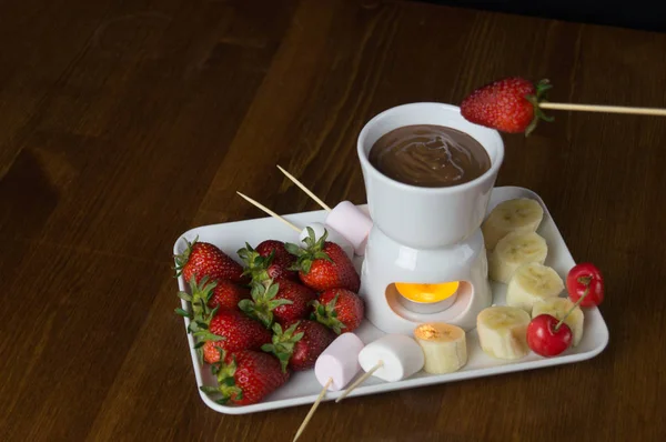 Servicio preparado de frutas y chocolate exótico Banana — Foto de Stock