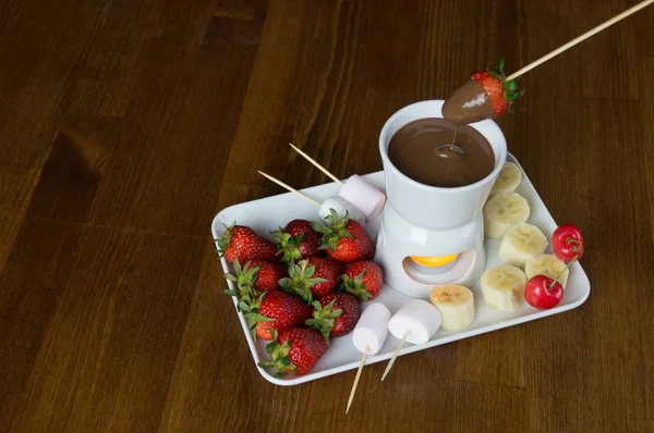 Servicio preparado de frutas y chocolate exótico Banana — Foto de Stock