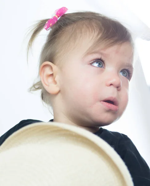 Portret małej dziewczynki z zielonymi oczami — Zdjęcie stockowe