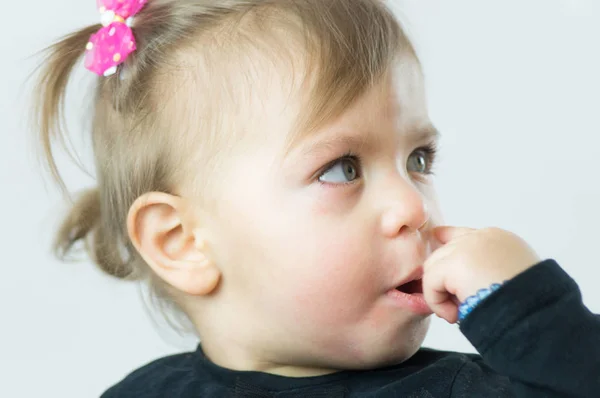 Portrait of a little girl with green eyes — Stock Photo, Image