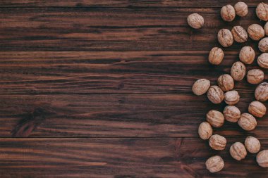 ahşap zemin üzerine fındık