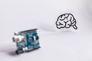 Ternopil, Ukrayna - 19 Nisan 2019: Arduino Uno. Mikro kontrolör. Teknoloji. Elektronik bilgi işlem makinesi. Kavram. Yüksek zeka. Beyin. Bilim. Dıy. Aı.