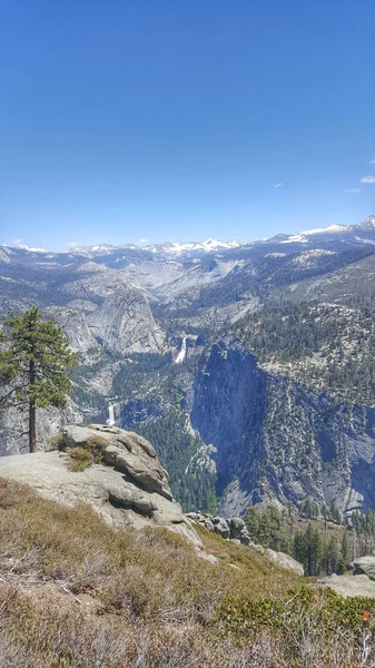 Berg Med Vattenfall Sequoia National Park — Stockfoto