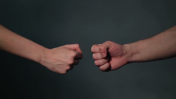 Крупный План Игр Пальцах Камень Ножницы Бумага — стоковое видео