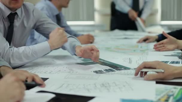 商务会议 讨论与建筑有关的问题 — 图库视频影像