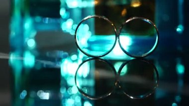 Güzel alyans aydınlatma ile