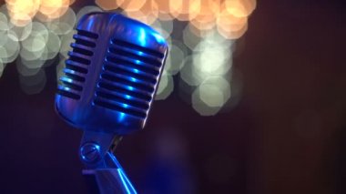 Retro şarkı için mikrofon