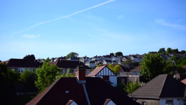 British houses and a jet trail on a sunny day. — Stock Footage British houses and a jet trail on a sunny day. Royalty Free Stock Footage