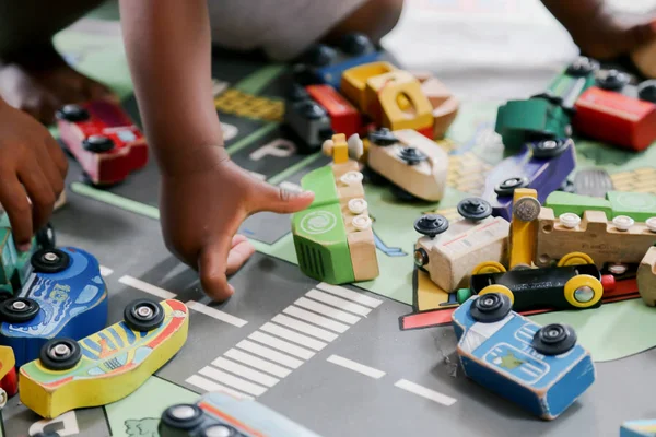 Brincando Com Carros Tapete Estrada Sala Aula Creche Pré Escolar — Fotografia de Stock