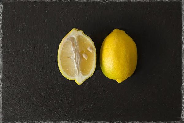 Lemon Sliced Back Slate Background Garden Green Garnish — Stock Photo, Image