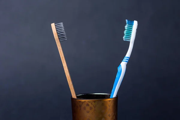 Oral Hygiene Close Bamboo Plastic Brush Stand Glass Cup Dark — Stock Photo, Image