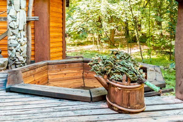 Bad Und Sauna Holzbad Mit Eimer Und Besen Traditionelle Hygiene — Stockfoto