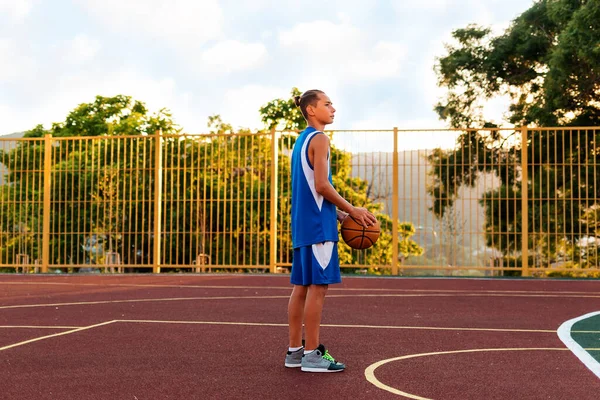 Basketball Teenage Boy Blue Sportswear Stands Basket Ball Sports Court — Stock Photo, Image