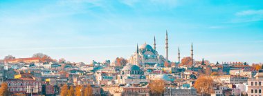 23.10.2019 İstanbul, Türkiye. İstanbul sonbaharının panoramik manzarası ve tarihi Ayasofya tapınağı. Boşluğu kopyala.