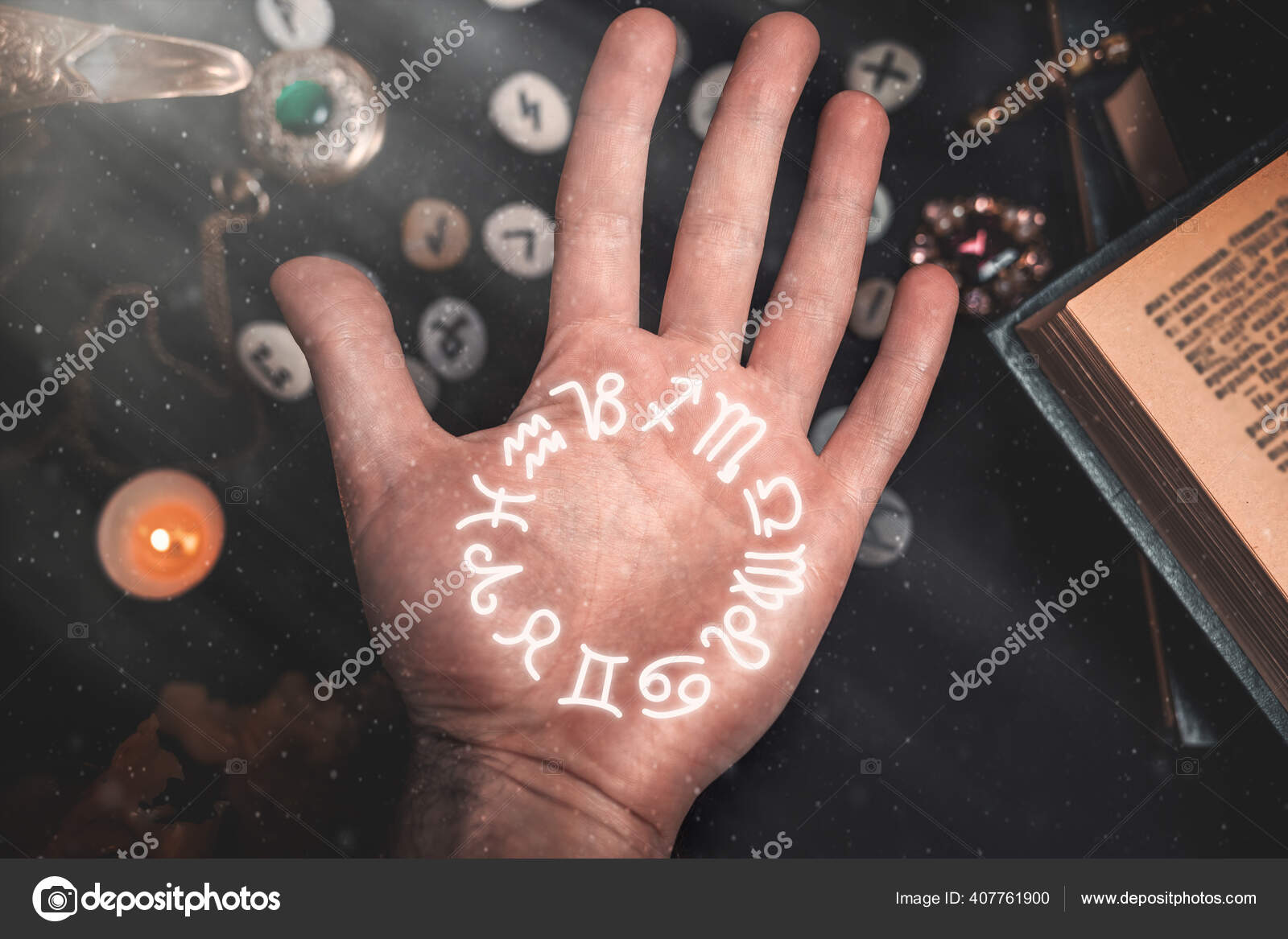 Astrologi Dan Esoterisme Pria Telapak Tangan Close Pada Latar Belakang Stok Foto C Steklo Krd
