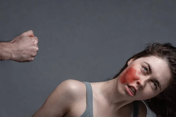 Concetto Violenza Domestica Una Donna Con Una Ferita Sul Viso — Foto Stock