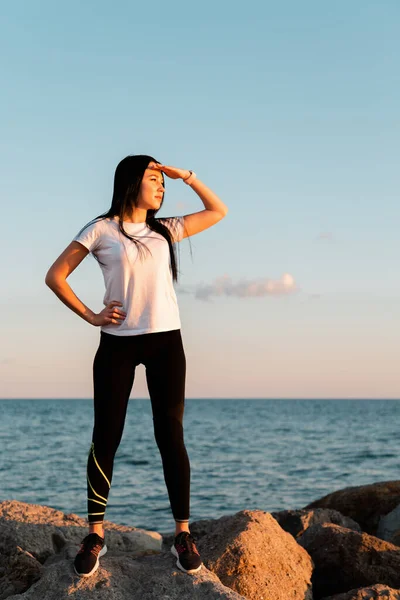 Concepto Deporte Estilo Vida Saludable Una Joven Con Ropa Deportiva —  Fotos de Stock