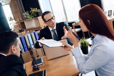 kadın evlilik dağılmasından anlaşması yetişkin çift boşandı