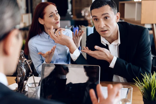 Coppia Emotivamente Comunicare Ufficio Avvocato Divorzio — Foto Stock