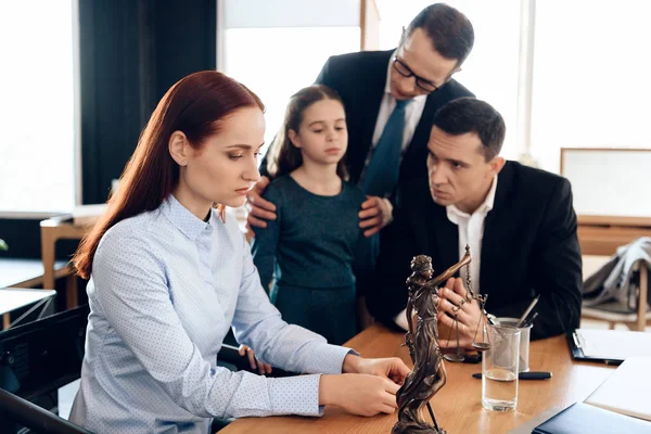 Young Couple Decides Main Guardian Little Girl — Stock Photo, Image