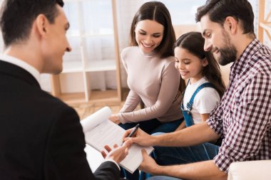 İmzalama anlaşması, yeni daire Emlak satın alma aile dostum