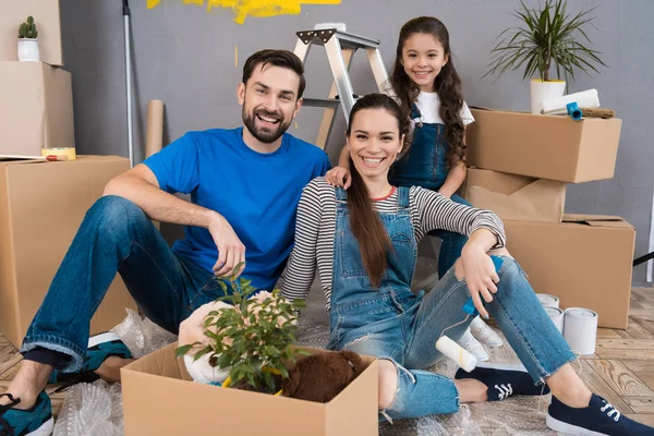 Happy Family Going Making Repairs New Apartment — Stock Photo, Image