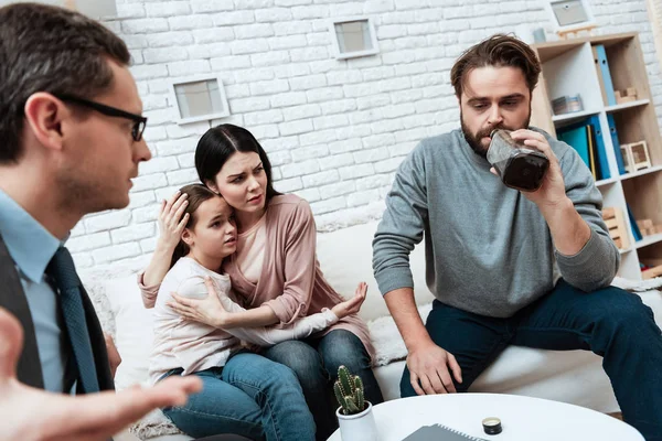 Young Mother Small Daughter Asking Adult Father Drinking Alcohol Office — Stock Photo, Image
