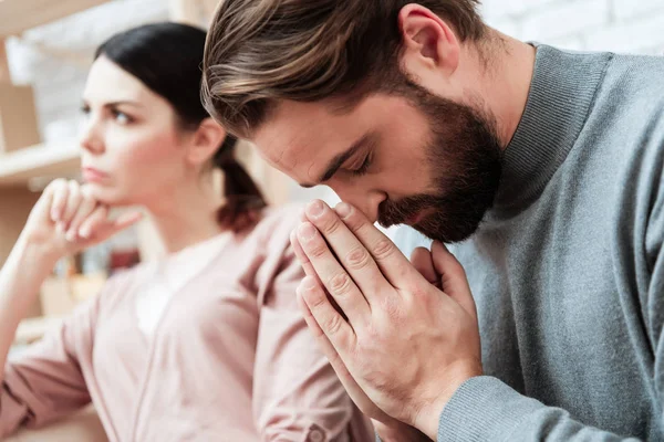 Bearded Man Asking Forgiveness Frustrated Woman Office Family Psychologist — Stock Photo, Image