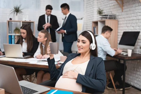 Young Pregnant Woman Listening Music Headphones Office — Stock Photo, Image