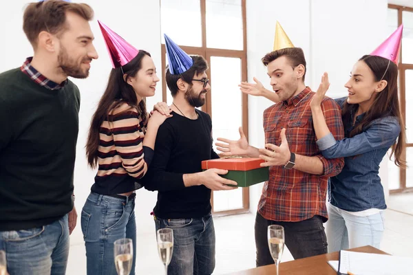 Colleagues Surprise Another Employee Company Have Caps Heads Good Mood — Stockfoto