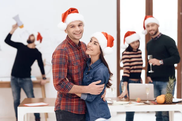 Young Couple Celebrates Corporate Celebration Hold Glasses Champagne Hands Have lizenzfreie Stockfotos