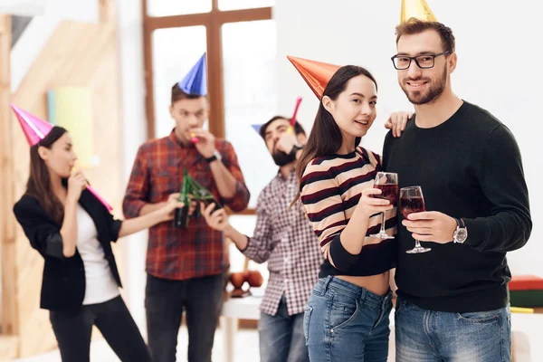 Young Company Workers Talking White Board Celebrate Corporate Holiday Dressed — Stock Photo, Image