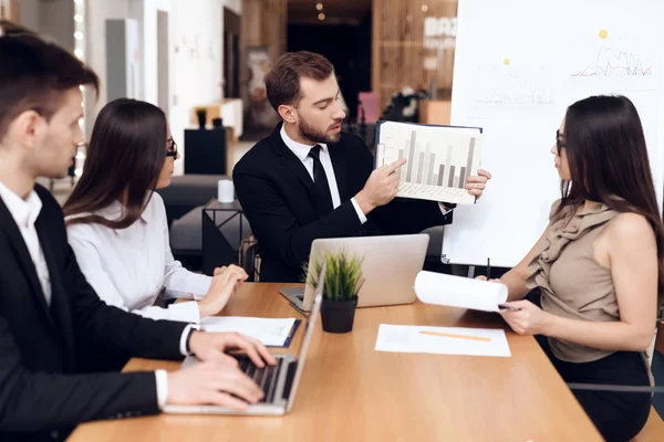 Employees Company Hold Meeting Table Dressed Business Suits Talk Business — Fotografia de Stock