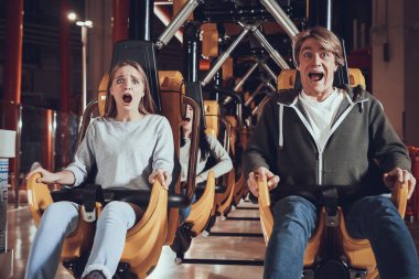 Adam lunapark trenine binmekten memnun.. 