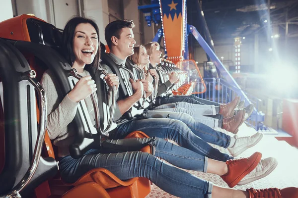 People sit on bench of the attraction and wait. — Stock Photo, Image