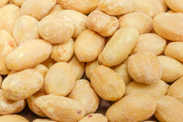 Hintergrund Eines Haufens Geschälter Gerösteter Gesalzener Erdnüsse Nahaufnahme Bei Selektivem — Stockfoto