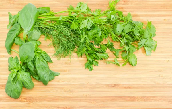 Tampilan Teratas Kemangi Hijau Segar Dill Cilantro Dan Peterseli Terletak — Stok Foto