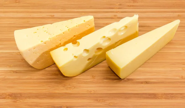 Piece Medium Hard Cheese Swiss Type Cheese Hard Cheese Bamboo — Stock Photo, Image