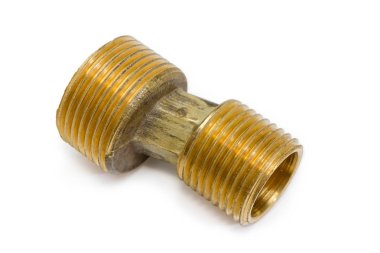 Pirinç eksantrik bağlamak için duvar Su Bataryası dokunun yükleme closeup beyaz bir arka plan üzerinde