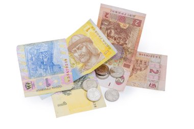 Birkaç banknot mezhebi bir ya da iki Ukraynalı hryvnia ve yeni yıl 2018 beyaz bir arka plan üzerinde aynı mezhebi sikkeleri