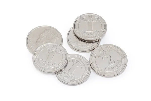 白い背景のクローズ アップの 2018 つのウクライナ グリブナのいくつかの新しいコイン名称 — ストック写真