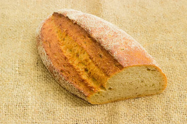 Teilweise Geschnittenes Weizen Und Roggen Keimbrot Mit Hinzugefügten Vollkornkeimen Roggenmalz — Stockfoto