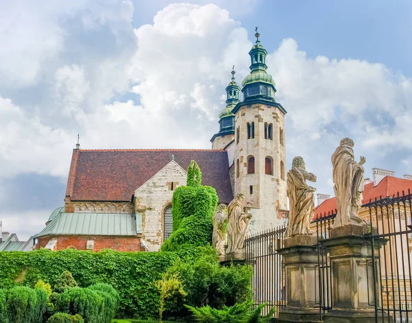 Zbudowana Wieku Kościół Widok Dziedzińca Świętych Piotra Pawła Kościół Kraków — Zdjęcie stockowe