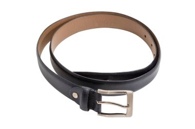 Sıradan siyah deri kemer kare çerçeve ve beyaz zemin üzerine çatal ile klasik tokası olan erkekler için