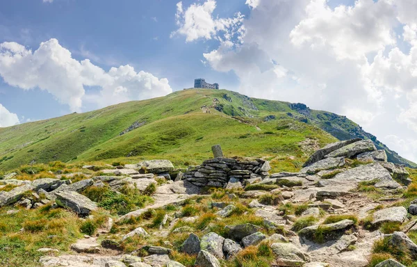 Pente Montagne Avec Sentier Touristique Les Ruines Ancien Observatoire Pierre — Photo