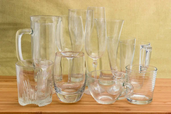 Different Empty Beer Glassware Wine Glasses Glass Beakers Cups Bamboo — Stock Photo, Image