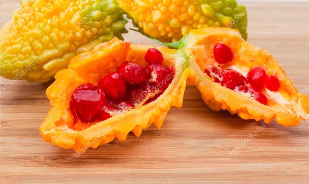 Fruto maduro de Momordica charantia, también conocido como melón amargo