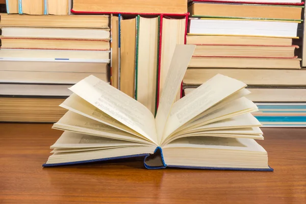 Open Book Blurred Text Blue Hardcover Wooden Table Other Stacked — Stock Photo, Image