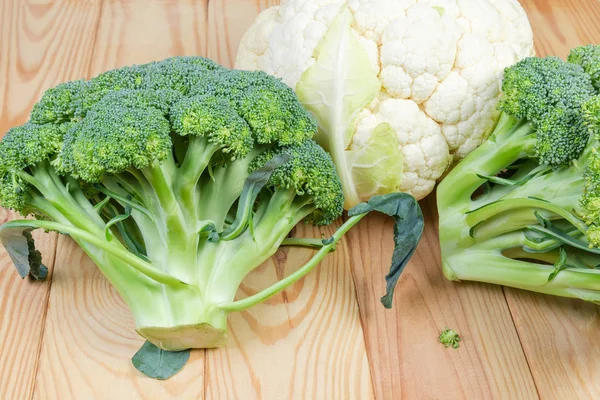 Fragment Fresh Broccoli Cauliflower Heads Close Light Colored Wooden Rustic — Stock Photo, Image