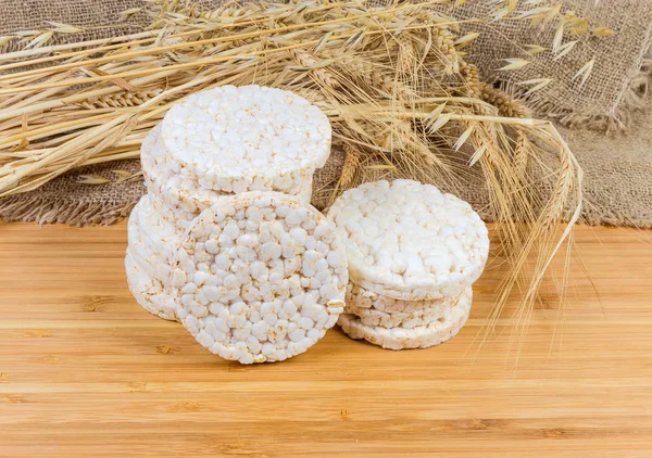 Pane Fresco Rotondo Soffiato Secco Fatto Cereali Diversi Sfondo Varie — Foto Stock